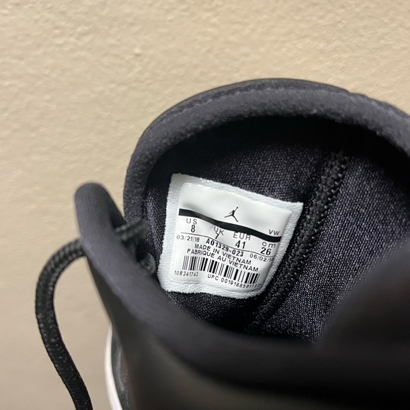 Jordan Fadeaway 'Black & White' - Picture 6 of 6